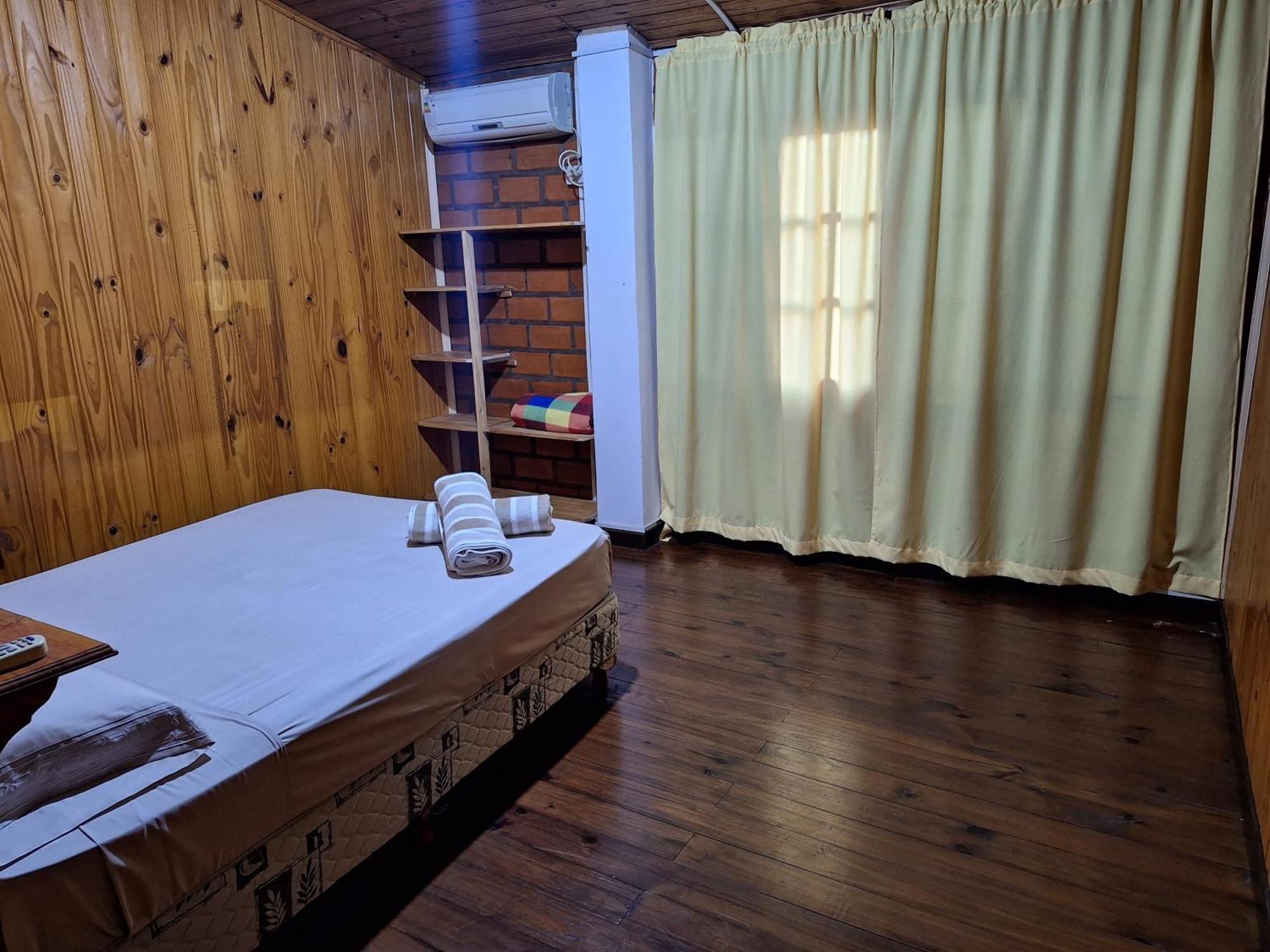 La Casona Hotel Puerto Iguazu Ruang foto